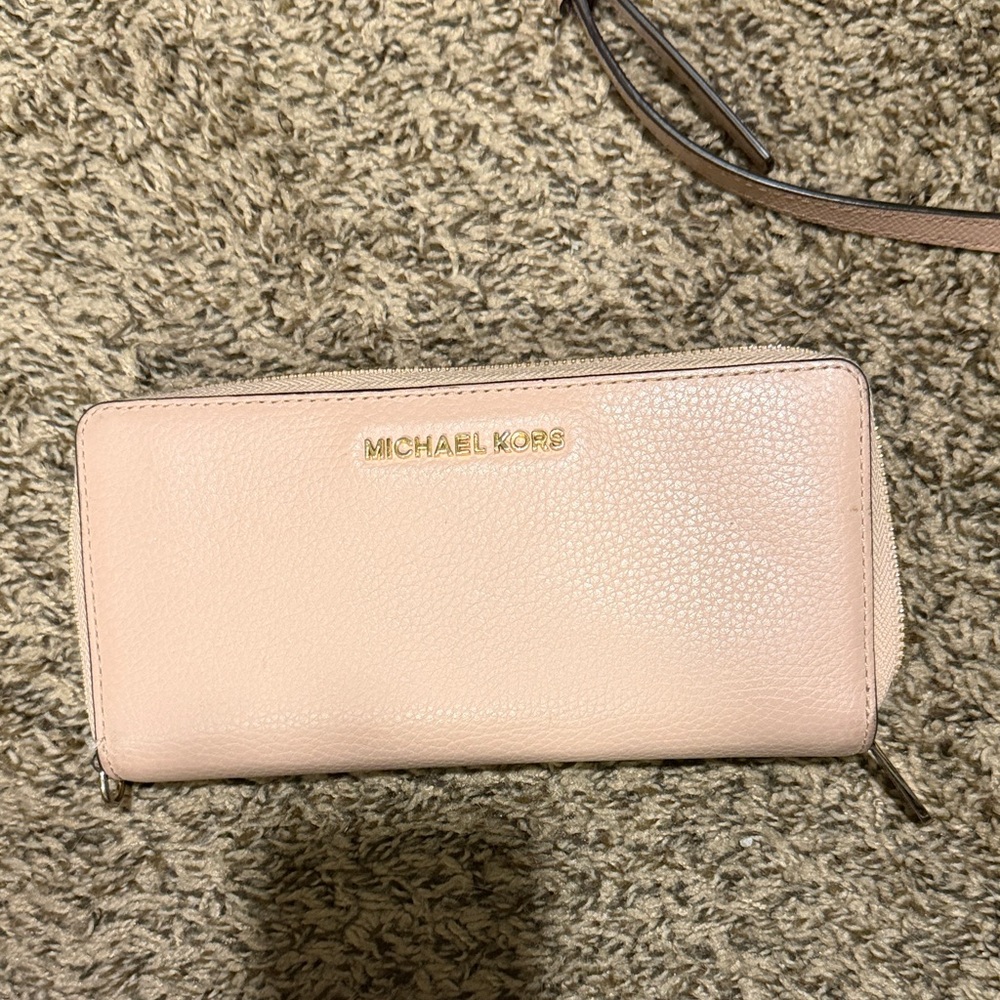 Michael Kors Light Pink Zip Wallet